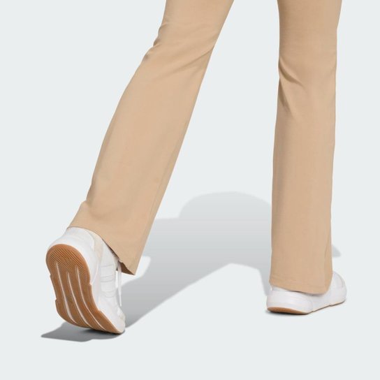 Calça Legging Adidas Flare Essentials com Logo Pequeno Feminina