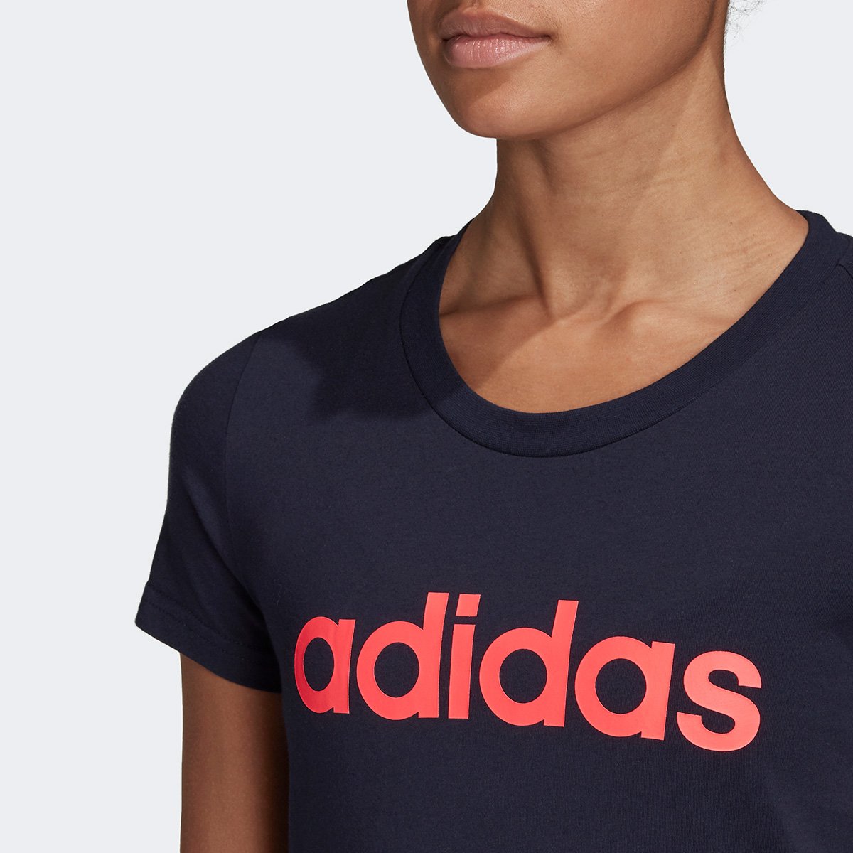 camiseta essentials linear