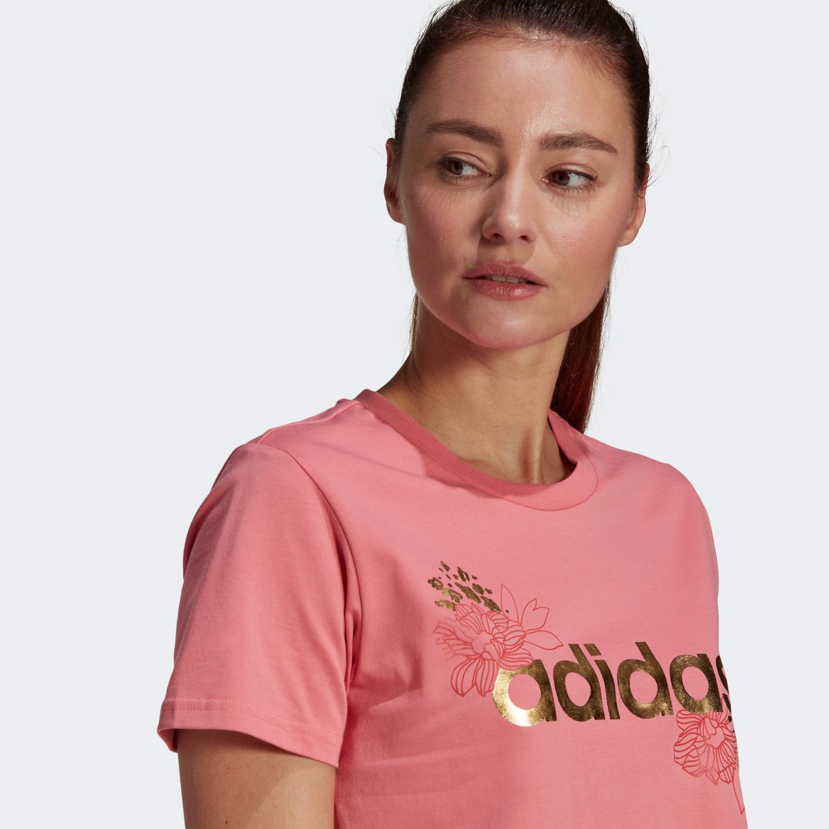 camiseta adidas logo vazado floral feminina