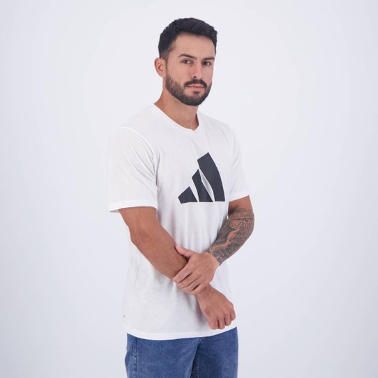 Camiseta Adidas Training Essentials Logo Branca e Preta