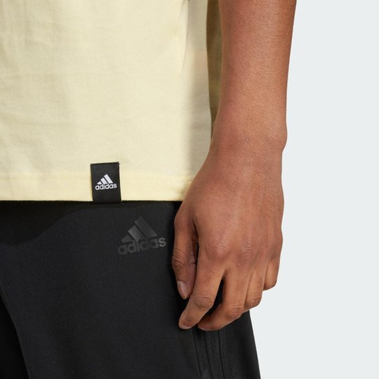 Camiseta Estampada Codes Badge of Sport Adidas Masculina