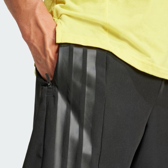 Shorts Designed-for-Training Três Listras Masculino